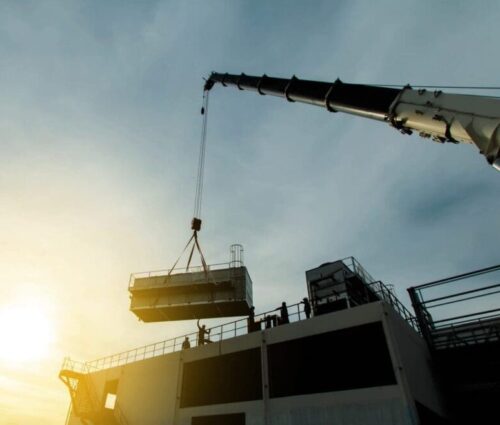 safe-crane-lift-heavyequipmentcollegesofamerica-1024x659